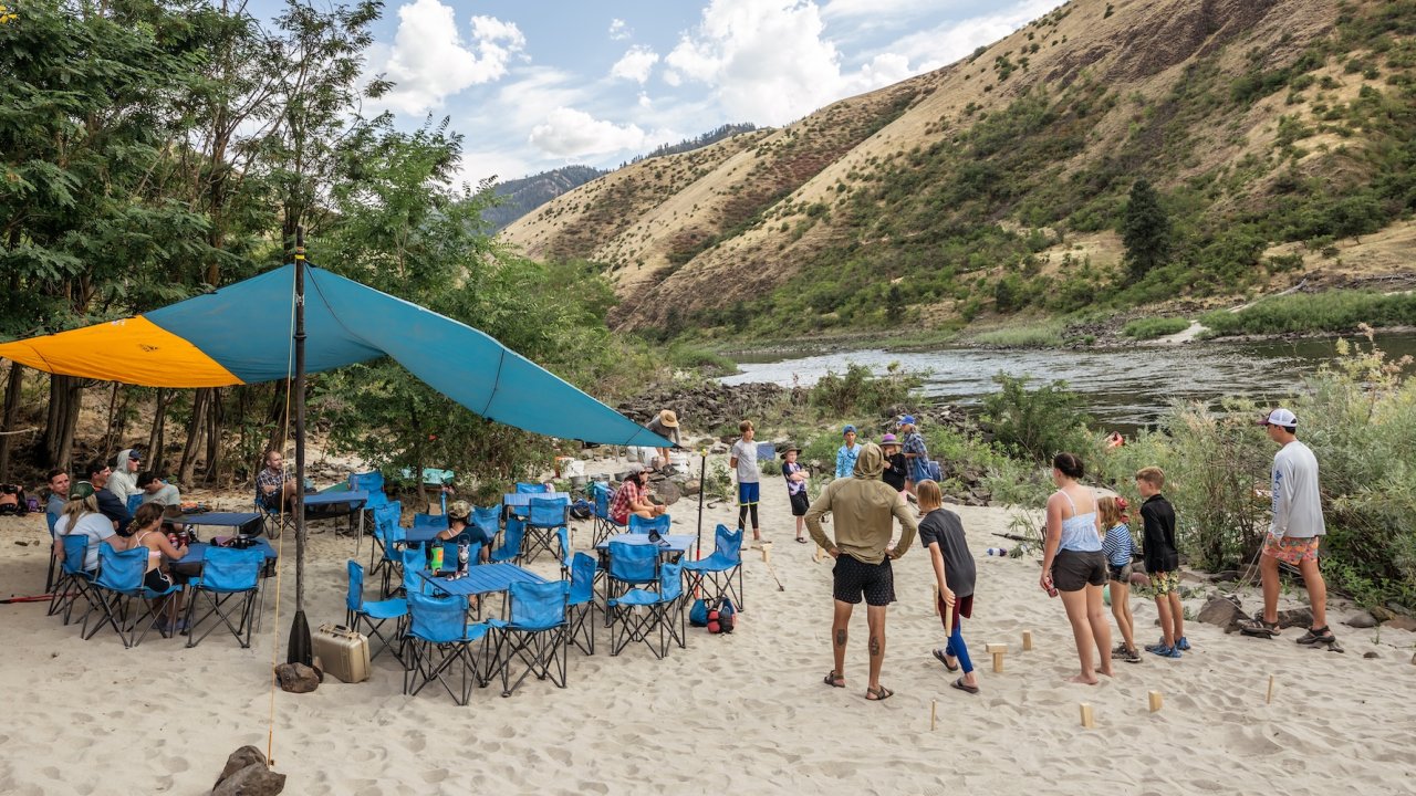 A group of kids and parents playing beach games while on a Lower Salmon River rafting adventure.