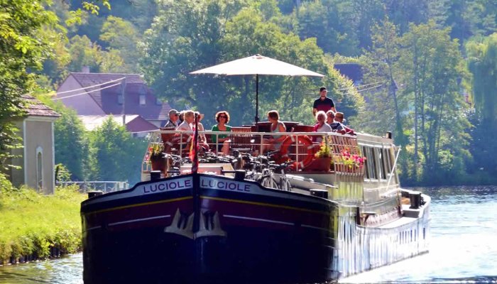 hotel barge Luciole in canal