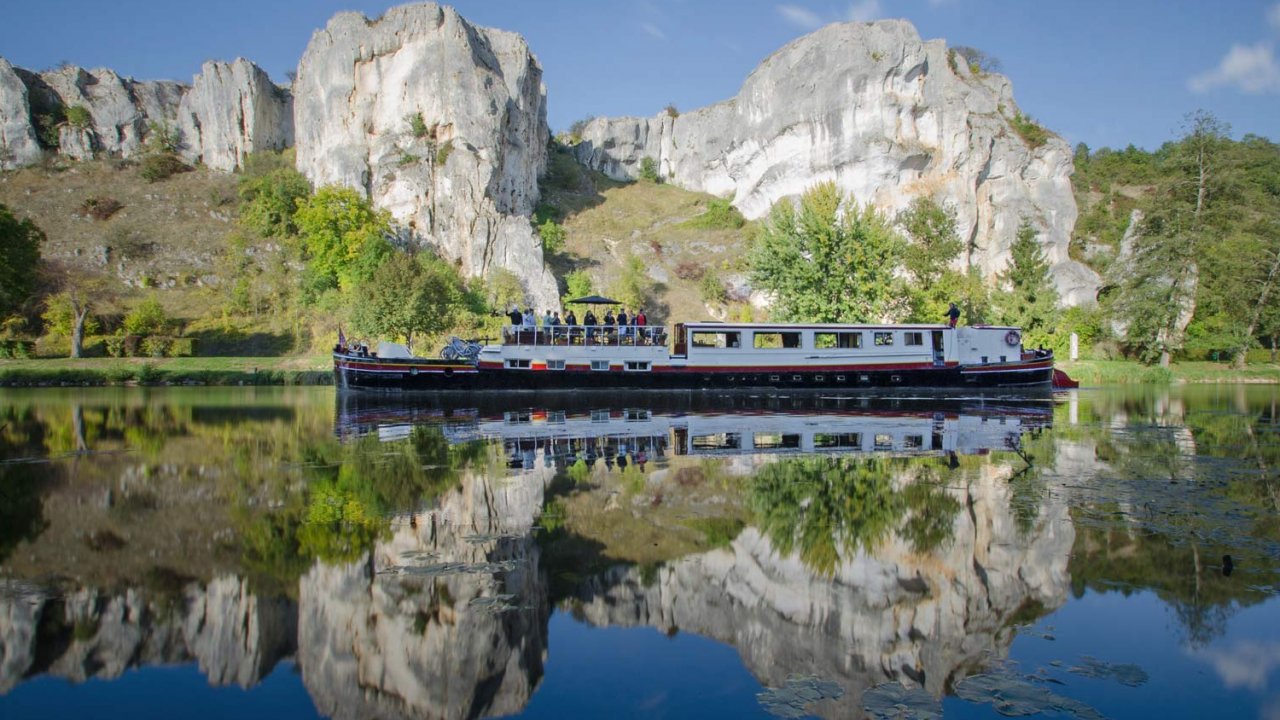 luciold luxury barge in French Canal