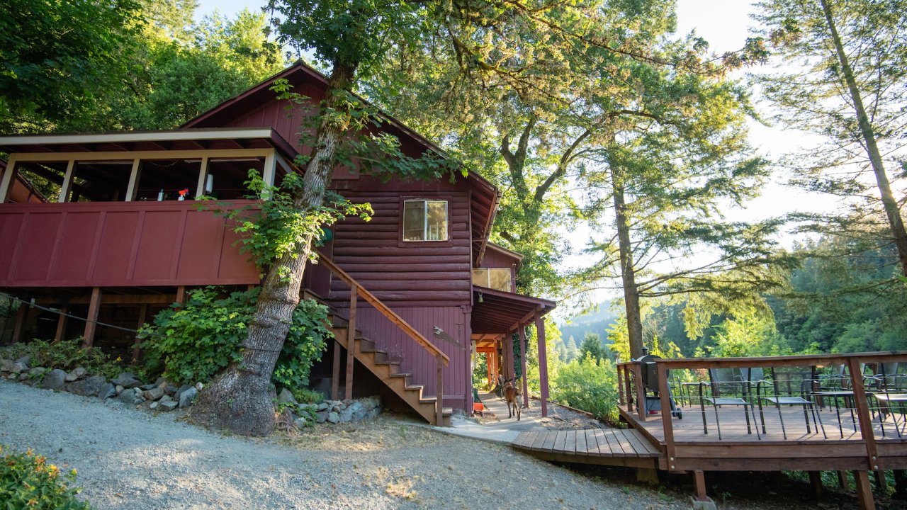 Side view of both levels of Marial Lodge along the Rogue River